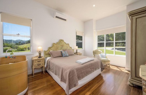 Middle Pocket Other | THE VALE, Luxury Farm Homestead & Animal Sanctuary Hot Tub, Fire Pit, Wood Oven