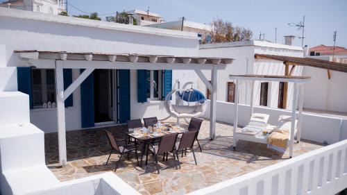 Gavrio House | The Veranda of Gavrion-Exclusive, Centrally located with Seaview