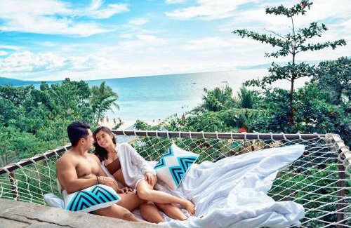 Lambug Villa | The Verge Cebu Beachfront King Bed Pool Villa - 12 Minutes to Kawasan Falls Canyoneering