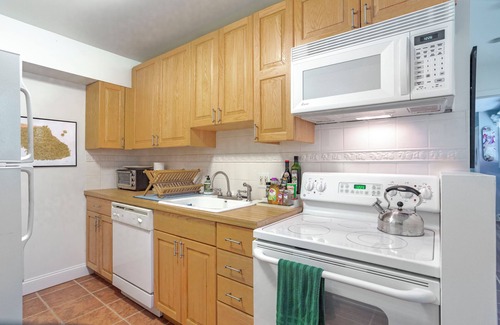 Kerhonkson Apartment | The Vibrary Inn, a Fantasy Minnewaska Escape. Minutes from Hikes and Waterfalls.