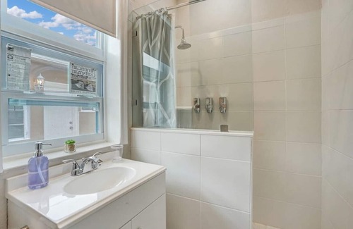 Victoria Park Apartment | The Victoria Park Apartments: 1BR Hideaway with Shared Pool