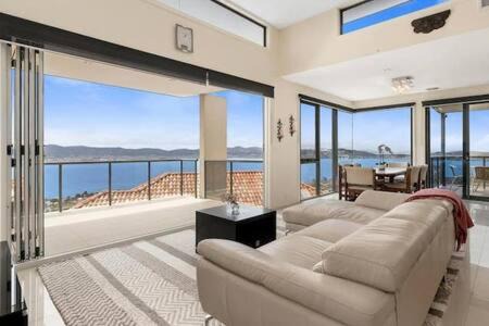 Sandy Bay House | The View Sandy Bay 5 bedroom