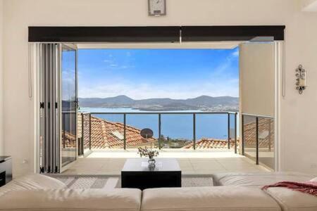 Sandy Bay House | The View Sandy Bay 5 bedroom