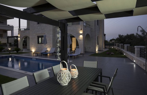 Almyrida Villa | The Villa Azalea is located in the seaside village of Almyrida in Chania.