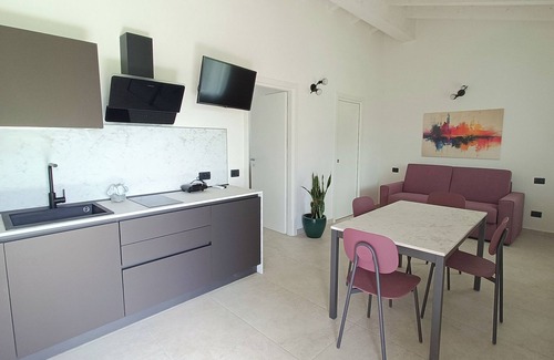 Castelnuovo del Garda Apartment | The vineyard- Accommodations 5 minutes from Gardaland, in the quiet among vineyards and olive trees.