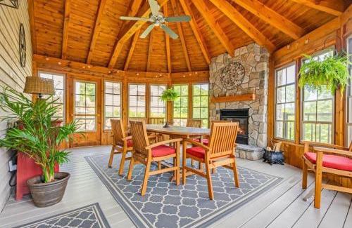 Val-des-Monts Ski Chalet | The Vista - Magnificent waterfront beach & hot tub