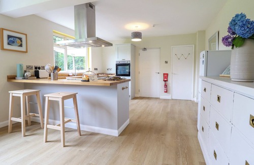 Newtown Cottage | THE WARDENS HOUSE, pet friendly, character holiday cottage in Newtown