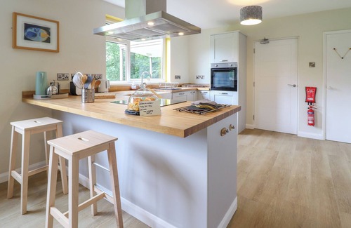 Newtown Cottage | THE WARDENS HOUSE, pet friendly, character holiday cottage in Newtown