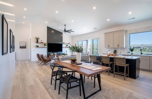 Toquerville House | The Watchman+ by AvantStay | 20 Min to Zion | Hot Tub + View