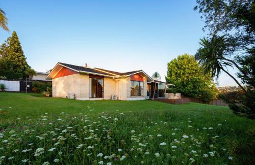 Massey House | The waterfront 361-With sea view, skysport and air conditioner in each bedroom