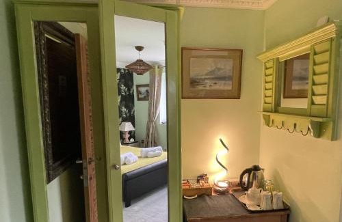 Tiddington House | The Waters Edge Guest House