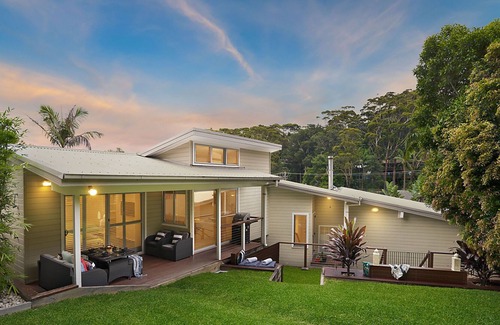 North Avoca House | THE WAVES - 400 Metre walk to North Avoca Beach