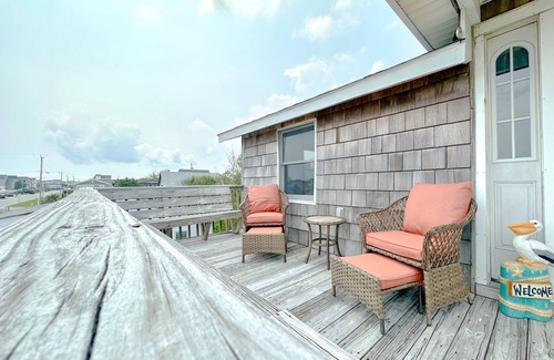Kill Devil Hills House | The Waves of Grace beach house! 2 MIN WALK TO BEACH! SANDY BOTTOM!