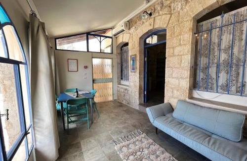 Artists Colony Hotel | The Way Inn - Boutique Suites