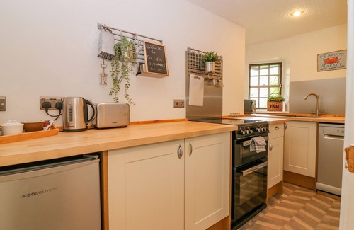 Newburgh Cottage | THE WEE HIDEAWAY, pet friendly in Newburgh, Fife