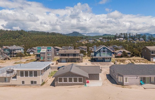 Oregon Coast House | The Westerly #121 - Oceanfront cabin with amazing views, direct beach access. Pet friendly.