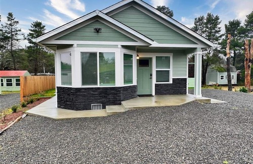 Grayland House | The Whalern“Walk to the beach”