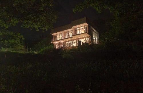 Vahagnadzor Villa | The Whispering Oaks Retreat