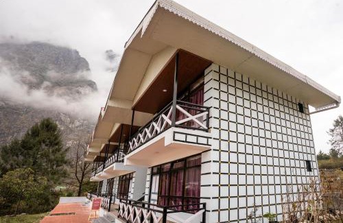 Mangan Hotel | The Whispering Pines by Trekocity