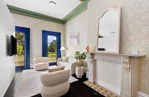 Fitzroy House | The White House Fitzroy - One of the largest single dwelling accommodations