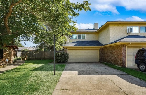 Euless House | +The Wild Clover Pets ok Arcade Garage 《NFLX》