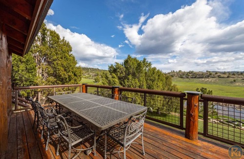 Alton House | The Wildflower, Lodge+guest cabins 26 people