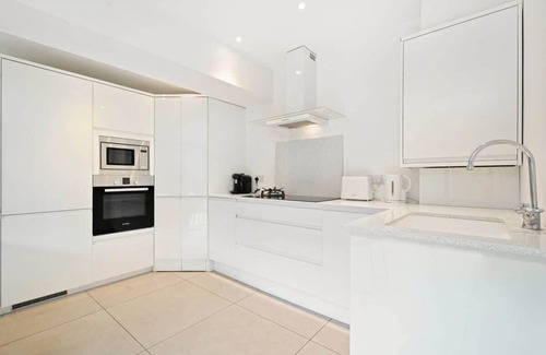 Wimbledon House | The Wimbledon Hideaway - 3BDR Flat with Garden