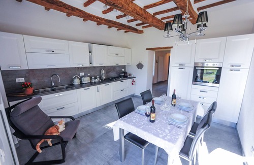 Arcidosso House | The window on the castle