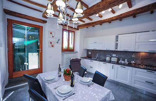 Arcidosso House | The window on the castle