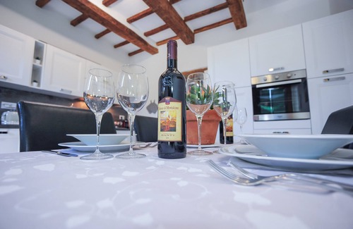 Arcidosso House | The window on the castle