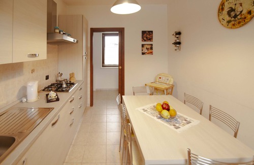 Soave House | The Window on the Castle