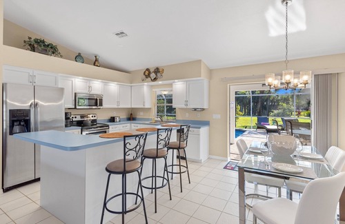 Joel House | The Windy Palm: Tropical Oasis w 2 Kings/2 Single