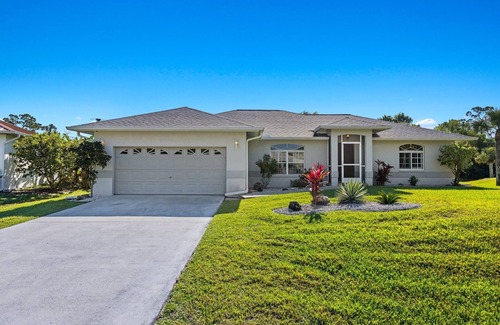 Joel House | The Windy Palm: Tropical Oasis w 2 Kings/2 Single