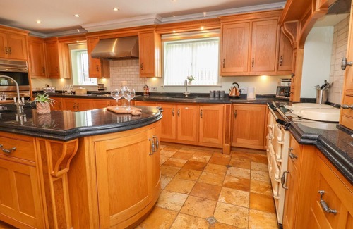 Overton-on-dee Cottage | THE WING, pet friendly, luxury holiday cottage in Bangor-On-Dee