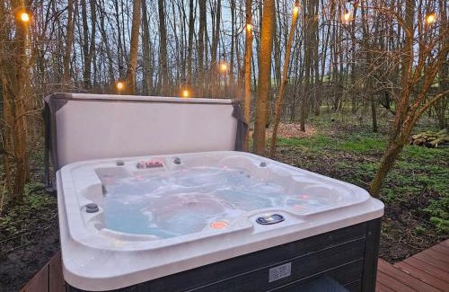 Hartwell House | The Woodland Cabin with Private Hot Tub Spa