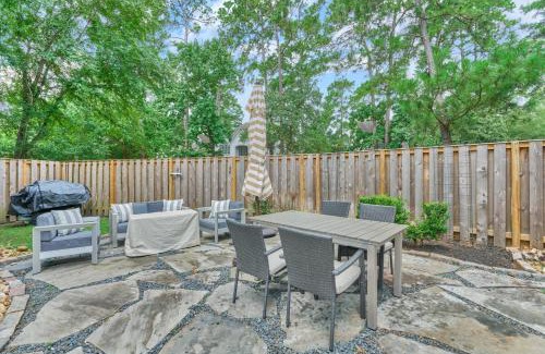 The Woodlands House | The Woodlands Gem with Pool and Spa