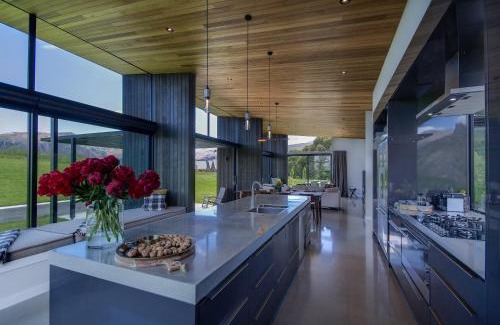 Arrow Junction Villa | The Woolstore Luxury Holiday Home by MajorDomo