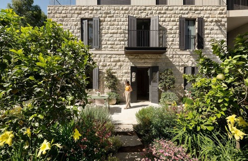 Baka Villa | The Y House is a unique unparalleled exclusive villa apartments in JLM