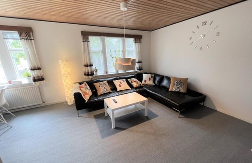 Rodbyhavn Villa | The Yellow House, Beach 5mins Drive, 3BR with free parking, Fast Fiber Internet