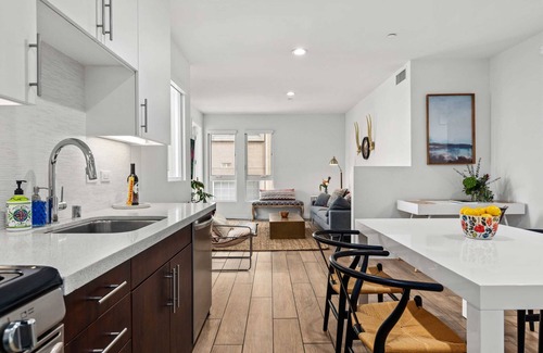 Carthay Circle Condo | The Zebra One-Bedroom Suite