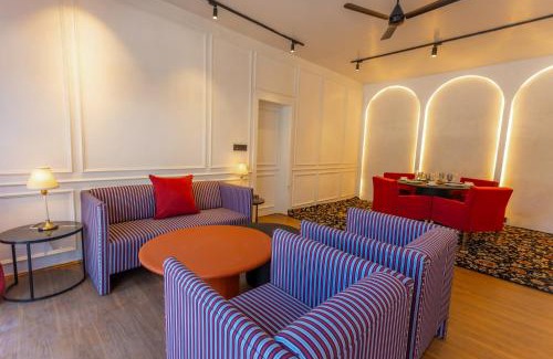 Srinagar House | The Zoey Villa, with Central Heating, Bonfire, BBQ & Complimentary Breakfast