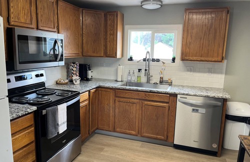 Spokane House | Theater Vibes with 7 Comfy beds!