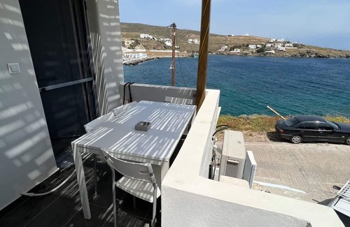 Loutra Apartment | Theis Seafront Retreat - Loutra Seaview Bliss