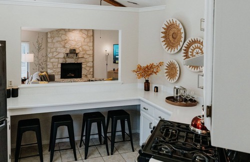 San Antonio House | TheKindred-Chic4BR Pool+PoolTable+Foosball+Arcade!