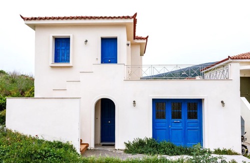 Paleopolis Apartment | Theo's house in Chora!