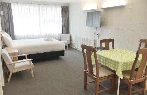 Fenton Street Hotel | Thermal Oak Motel