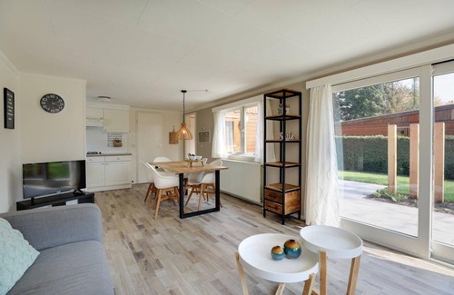 Municipality of Harderwijk House | These romantic wooden chalets can hold 4-5 people, and are detached and decorated with comfort. In the comfortable living room, you will find the seating- and dining area. The chalet has 2 bedrooms.
