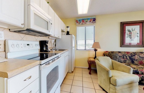 Fort Morgan Condo | Third floor ocean view condo with shared pool, hot tub, and beach access