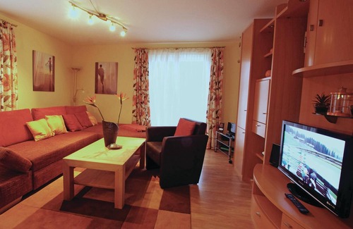 Am Schwarzen Busch Apartment | This apartment, renovated at the end of 2012, is located on the 2nd floor of a modern apartment comp