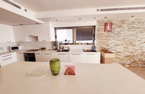 Netanya Apartment | This apartment is a 1 bedroom(s), 1.5 bathrooms, located in Netanya, Center District.